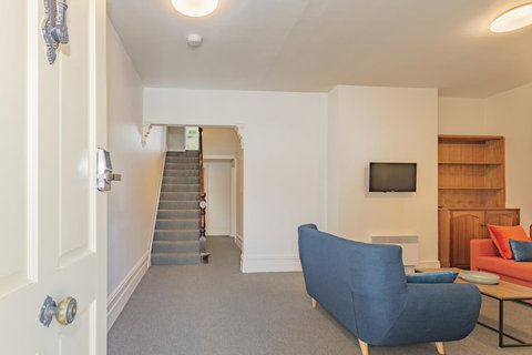 4 Bedroom House - Hobart CBD - Free Parking - Free WIFI - Events Australia 21