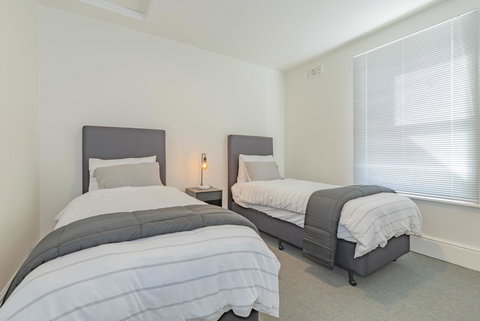 4 Bedroom House - Hobart CBD - Free Parking - Free WIFI - Events Australia 23