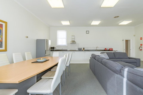 4 Bedroom House - Hobart CBD - Free Parking - Free WIFI - Events Australia 16