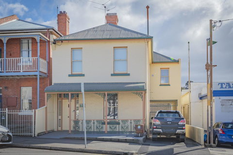 4 Bedroom House - Hobart CBD - Free Parking - Free WIFI - Events Australia 5
