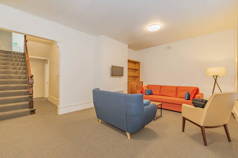 4 Bedroom House - Hobart CBD - Free Parking - Free WIFI - Events Australia 6