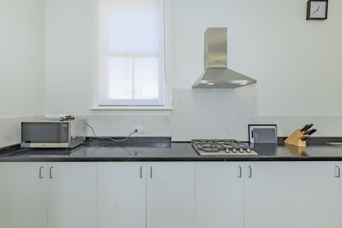 4 Bedroom House - Hobart CBD - Free Parking - Free WIFI - Events Australia 8