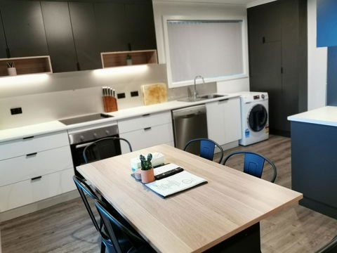 Youngtown Executive Apartments - 2BR Included, Free Parking & Wifi, Sofa Bed & Cot Fee Applies - Tourism Bookings 30
