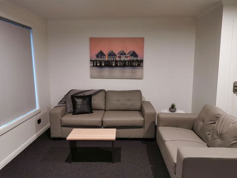 Youngtown Executive Apartments - 2BR Included, Free Parking & Wifi, Sofa Bed & Cot Fee Applies - Tourism Bookings 4