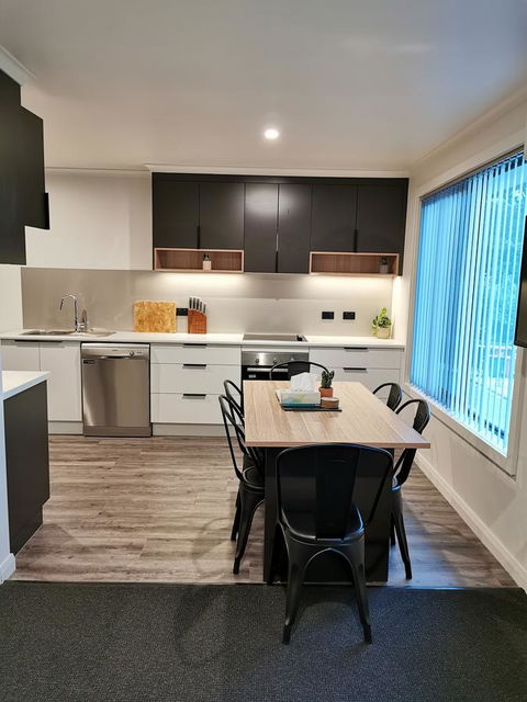 Youngtown Executive Apartments - 2BR Included, Free Parking & Wifi, Sofa Bed & Cot Fee Applies - Tourism Bookings 2