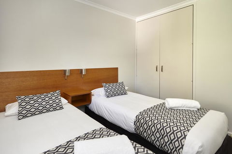 Elphin Serviced Apartments - Tourism Bookings 24