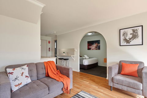 Elphin Serviced Apartments - Tourism Bookings 11
