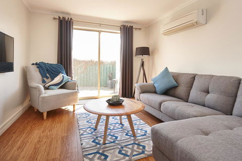 Elphin Serviced Apartments - Tourism Bookings 13