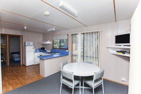 Seven Mile Beach Cabin And Caravan Park - Events Australia 4