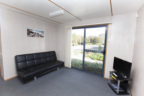 Seven Mile Beach Cabin And Caravan Park - Events Australia 18