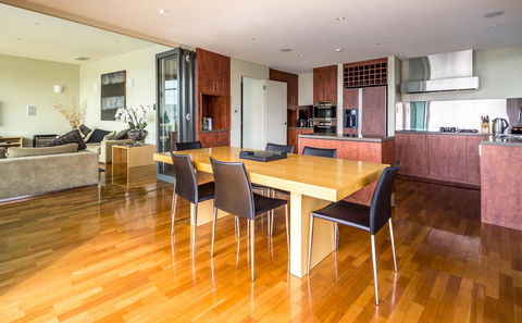 Lenna Of Hobart - Events Australia 40