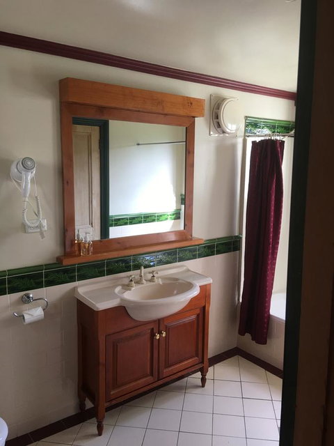 Kerrellie Cottages 2, 4 & 8 Reid Street - Tourism Bookings 18