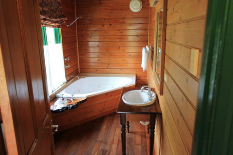 Kerrellie Cottages 2, 4 & 8 Reid Street - Tourism Bookings 17