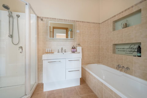 Jones On Wilson Boutique B&B - Events Australia 6