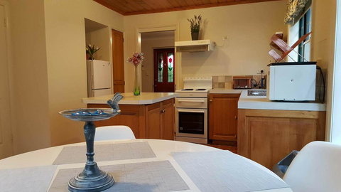 City Townhouse Walking Distance To City - Events Australia 9