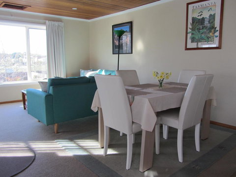 Elm Trees Accommodation @ Ross - Events Australia 13