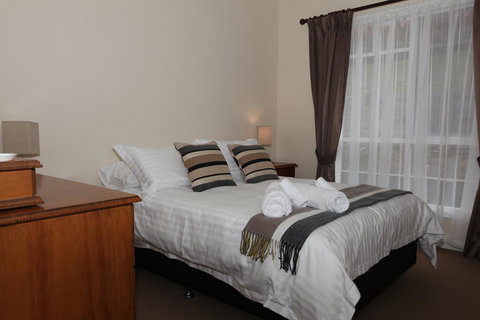 House On The Hill Bed And Breakfast - Events Australia 44