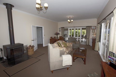 House On The Hill Bed And Breakfast - Events Australia 43