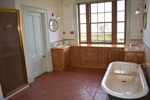 CLAYFIELD HOMESTEAD - Rustic Country Accommodation - Accommodation Europe 14