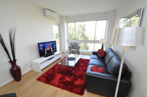Neutral Bay Self-Contained Modern One-Bedroom Apartment (63BEN) - Tourism Bookings 1