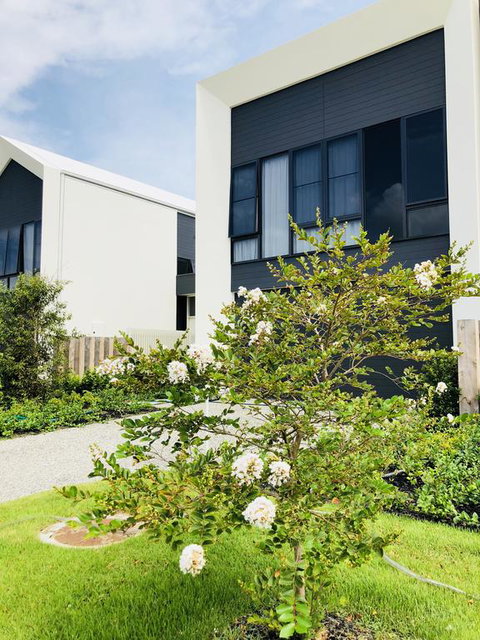 New Spacious Beachside Townhouse - Events Australia 3