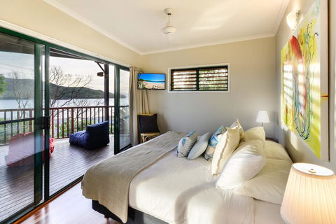 NEWLY BEAUTFULLY RENOVATED 16 The Casuarina - 3 Bedroom House With 180 Degree Ocean Views - Events Australia 2