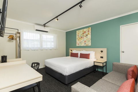 Nightcap At Balaclava Hotel - Events Australia 0