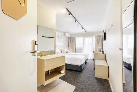 Nightcap At Findon Hotel - Events Australia 1