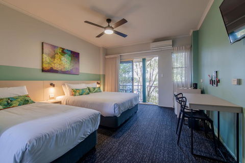 Nightcap At Waterfront Hotel - Events Australia 1