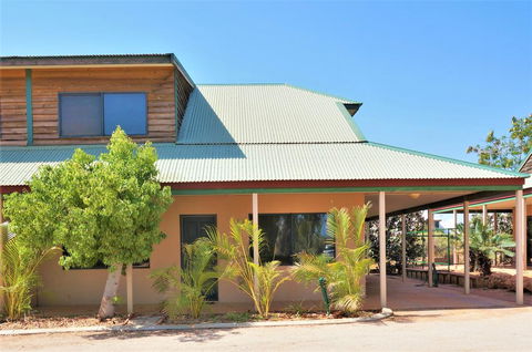 Ningaloo Breeze Villa 5 - 3 Bedroom Fully Self-Contained Holiday Accommodation - Events Australia 0