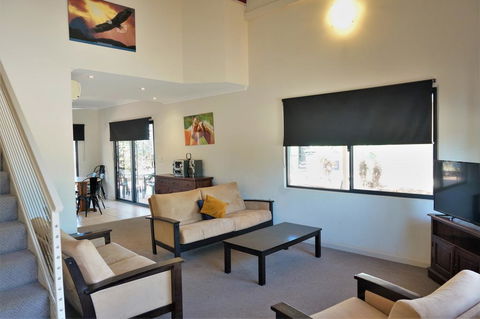 Ningaloo Breeze Villa 5 - 3 Bedroom Fully Self-Contained Holiday Accommodation - Events Australia 2
