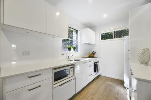 Noosa Heads Beach Comfort - Unit 3 Yaringa, 29 Noosa Drive - Tourism Bookings 3