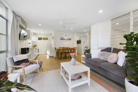 Noosa Heads Beach Comfort - Unit 3 Yaringa, 29 Noosa Drive - Tourism Bookings 1