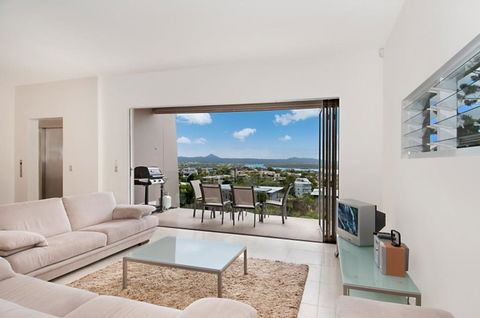 Noosa Penthouse Close To Hastings Street - Unit 2 Vue, 28 Edgar Bennett Ave - Tourism Bookings 2