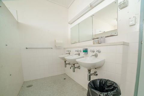 North Adelaide Lodge - Tourism Bookings 3