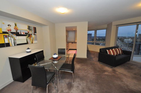 North Sydney Fully Self Contained Modern 2 Bed Apartment (2207BER) - Events Australia 2