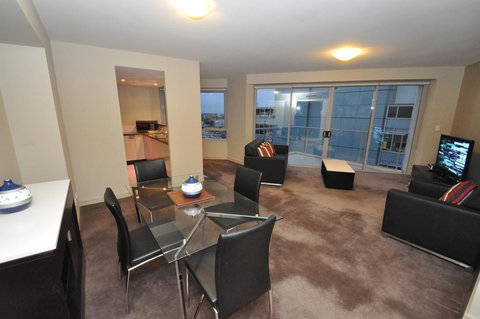 North Sydney Fully Self Contained Modern 2 Bed Apartment (2207BER) - Events Australia 0