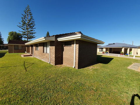 Ocean Beach Chalet 16 - Events Australia 3