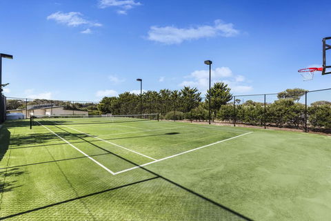 Ocean Luxe Retreat Luxury House With Pool, Tennis Court, Fireplace, Walk To Beach - Accommodation Europe 2