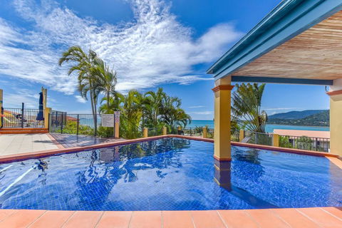 Ocean Views Galore - Airlie Beach - Events Australia 1