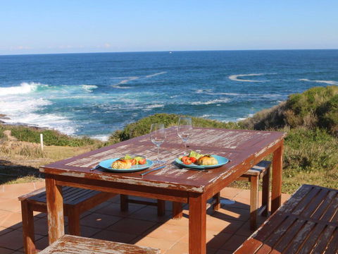 Ocean Views' 4 Ocean Street - Air Conditioned Luxury With Beautiful Ocean Views - Events Australia 3