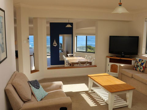 Ocean Views' 4 Ocean Street - Air Conditioned Luxury With Beautiful Ocean Views - Events Australia 2