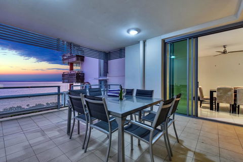 Oceana Darwin Central Oceanfront 3 Bedroom 2 Lounge Room Pool Gym Tennis Court Sleeps 9 - Events Australia 2