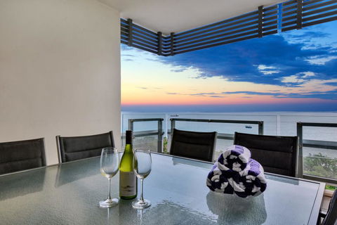Oceana Darwin Central Oceanfront 3 Bedroom 2 Lounge Room Pool Gym Tennis Court Sleeps 9 - Events Australia 0