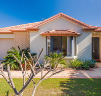Oceania Cottage - LJHooker Yamba - Tourism Bookings