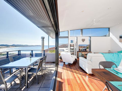 One Mile Cl, Townhouse 22, 26, The Deckhouse - Events Australia 0
