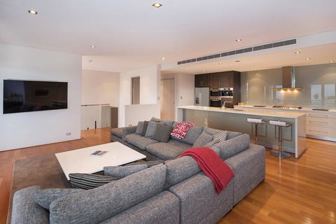 Opulent Oasis - Luxurious Old Dunsborough With Pool And Ocean Views - Events Australia 3