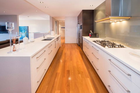 Opulent Oasis - Luxurious Old Dunsborough With Pool And Ocean Views - Events Australia 2