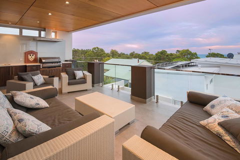 Opulent Oasis - Luxurious Old Dunsborough With Pool And Ocean Views - Events Australia 1