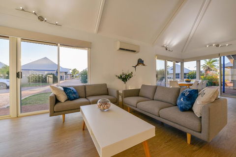 Osprey Holiday Village Unit 106 - Trendy 3 Bedroom Holiday Villa With A Pool In The Complex - Events Australia 2